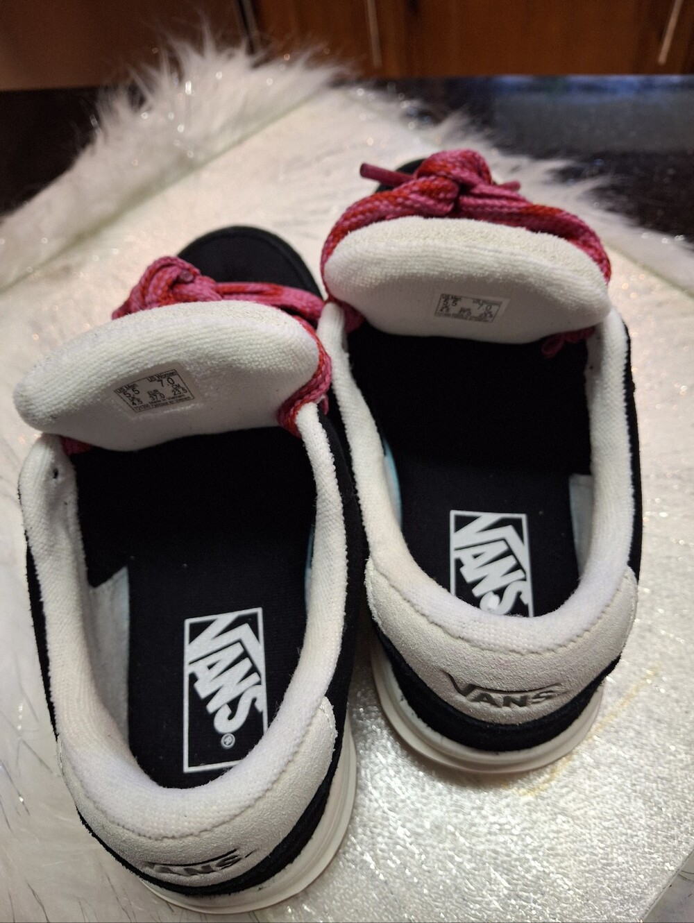 Vans Hylane Lace-Up Sneakers Black & White Thick Pink Laces Unisex W7/M5.5 - Picture 11 of 16